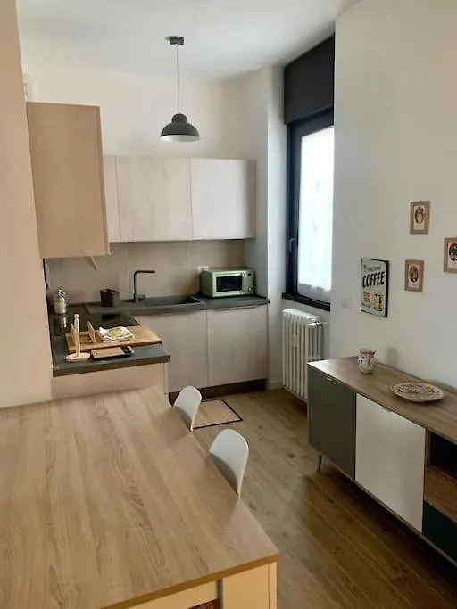 アパート Appartamento Con Terrazzo Sui Tetti Milanesi