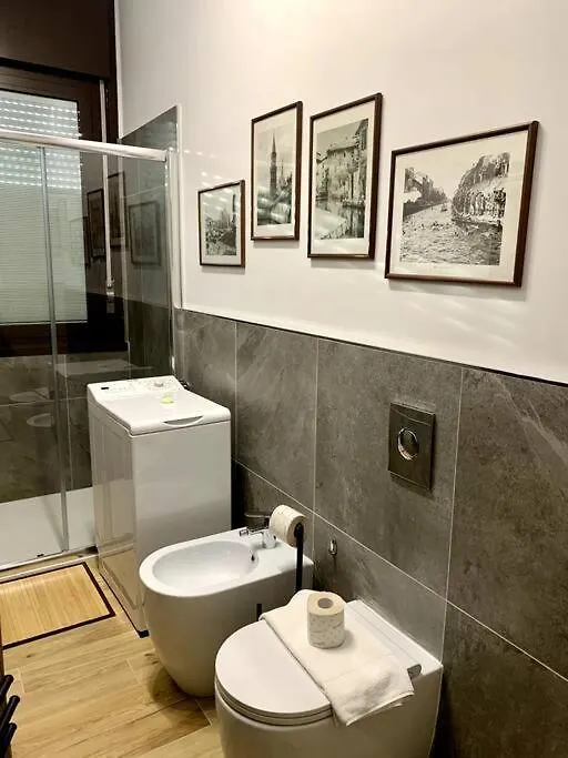 Appartamento Con Terrazzo Sui Tetti Milanesi